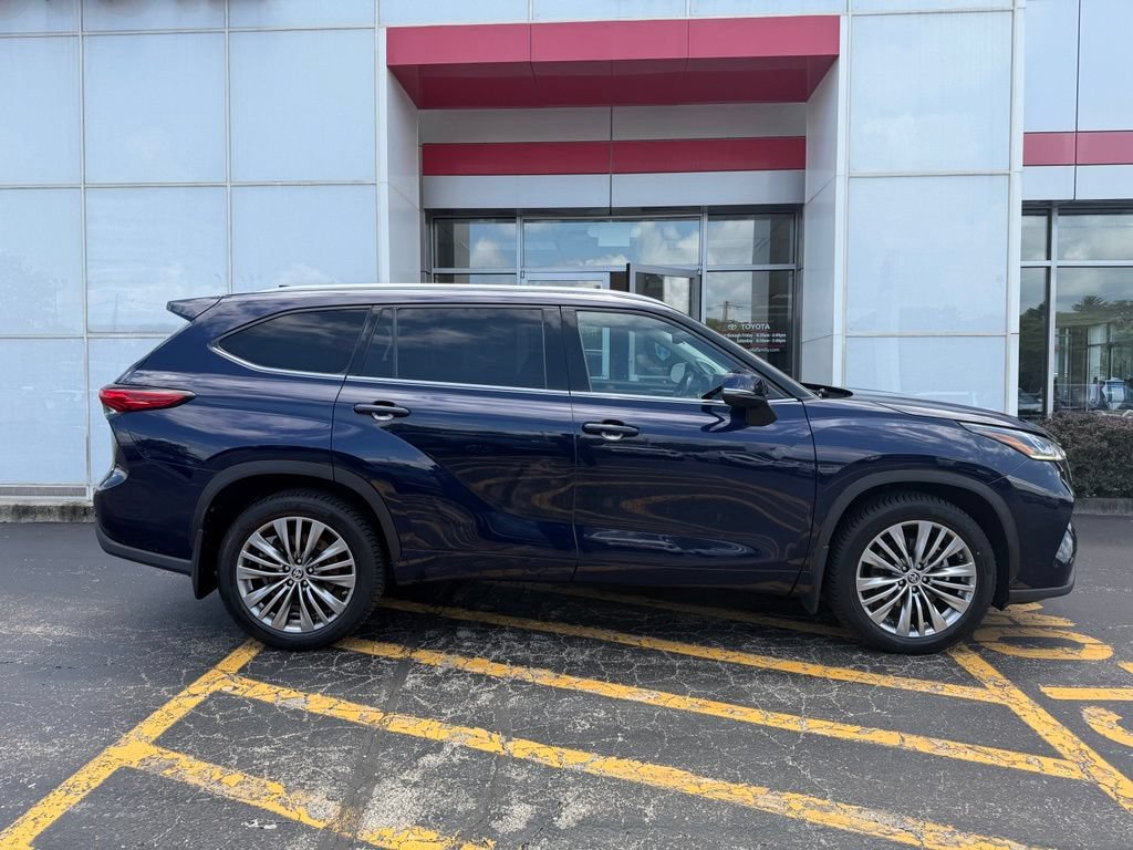 Used 2020 Toyota Highlander Platinum AWD/4WD image 4