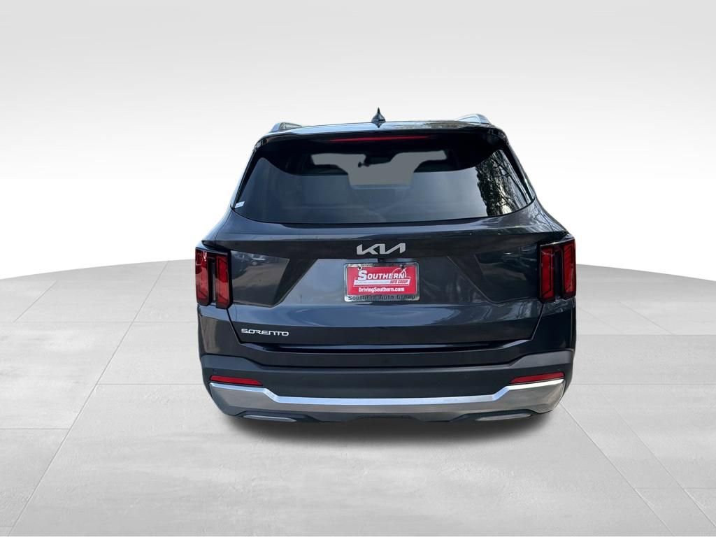 Certified 2025 Kia Sorento EX w/ Panoramic Sunroof Package image 4