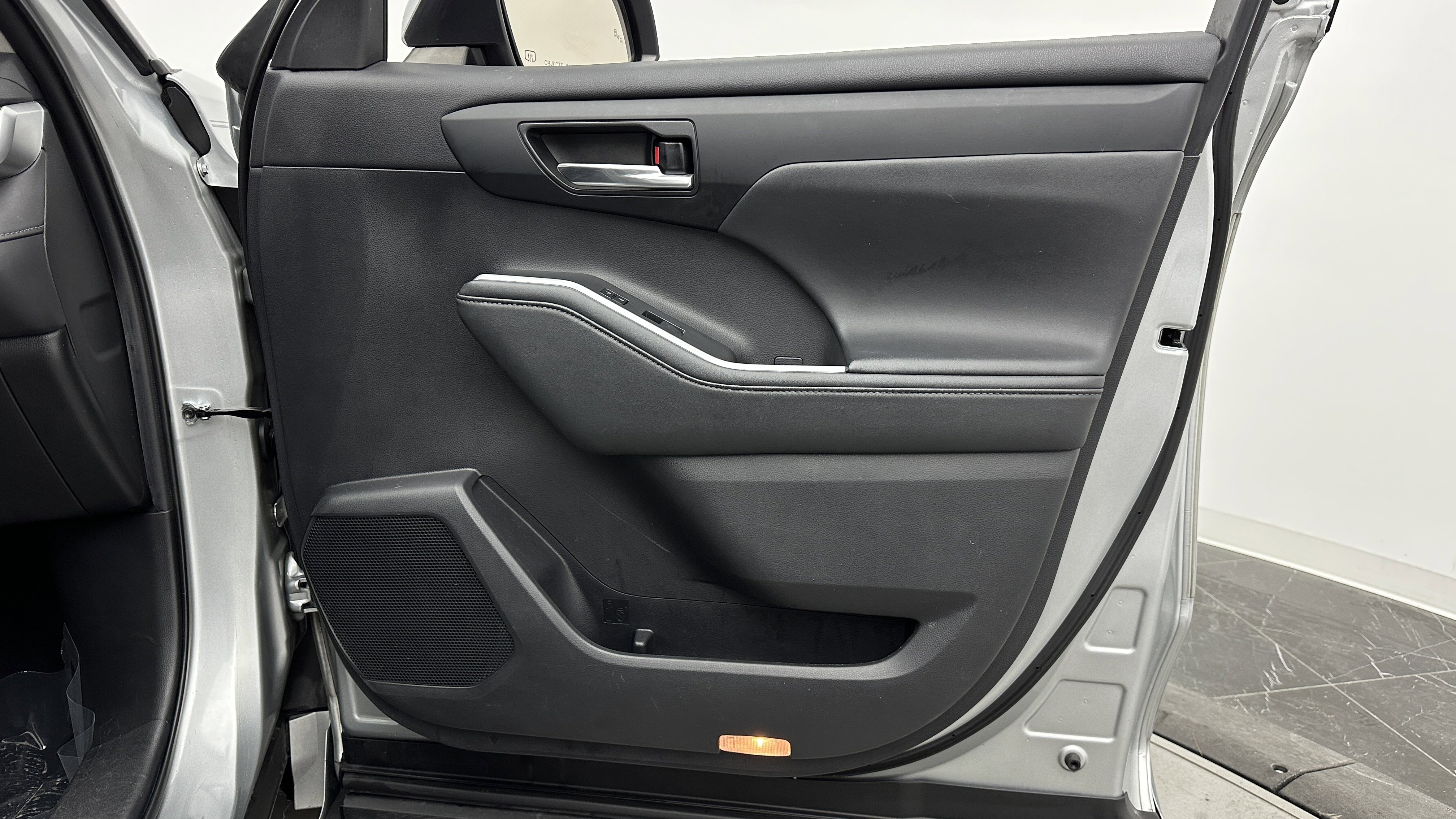 Used 2021 Toyota Highlander XLE image 37