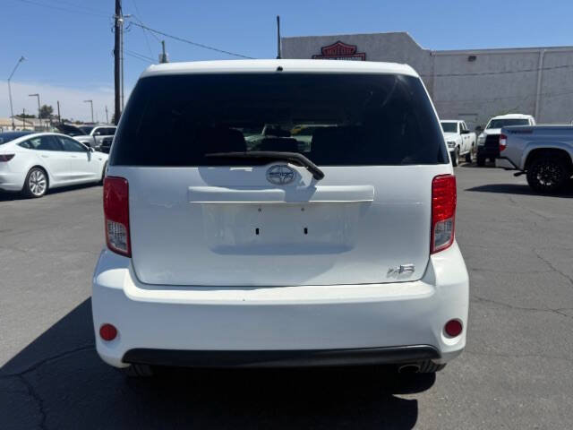 Used 2014 Scion xB FWD image 4