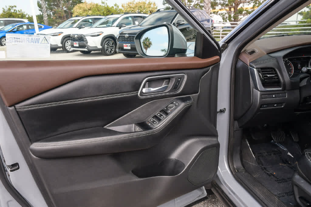 Used 2021 Nissan Rogue SL w/ Premium Package FWD image 26