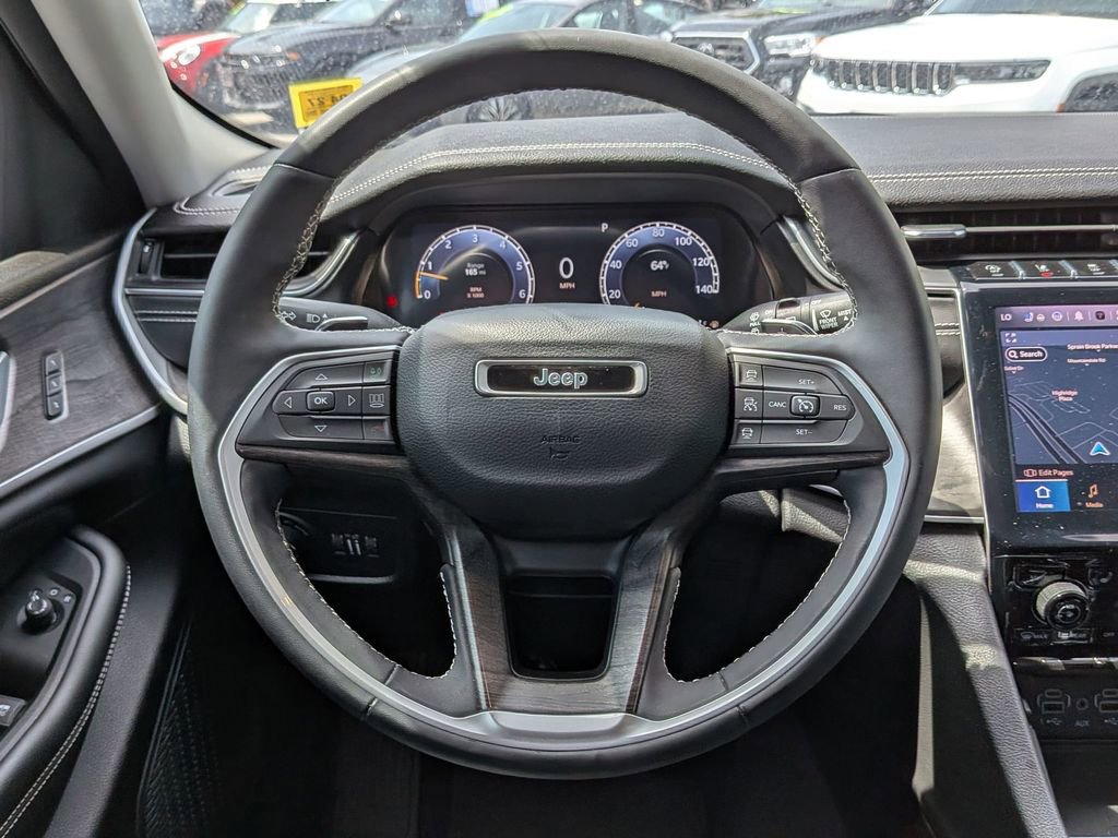 Used 2023 Jeep Grand Cherokee Limited w/ Luxury Tech Group II AWD/4WD image 14