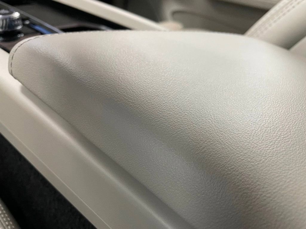 Used 2022 Volvo XC60 T8 Inscription image 37