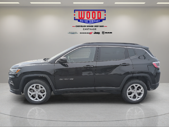 Used 2024 Jeep Compass Latitude AWD/4WD image 4
