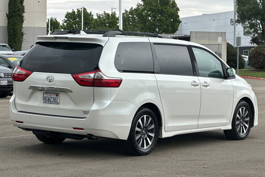 Used 2018 Toyota Sienna Limited AWD/4WD image 4