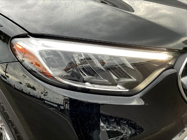 Used 2026 Mercedes-Benz GLC 300 4MATIC image 34