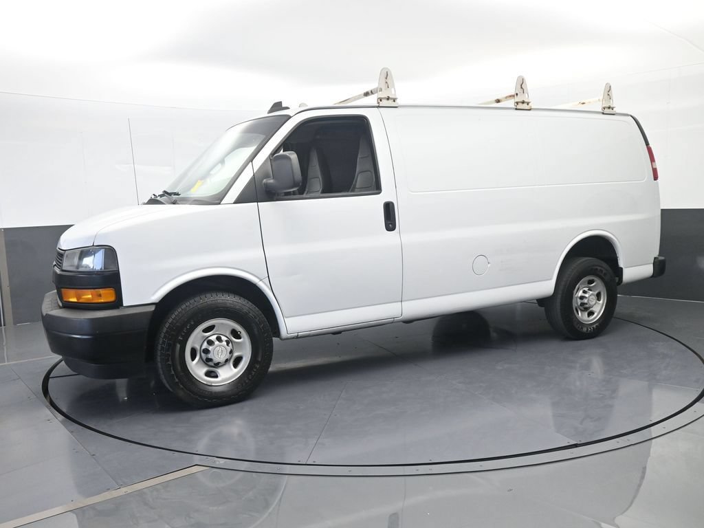 Used 2018 Chevrolet Express 2500 RWD image 2