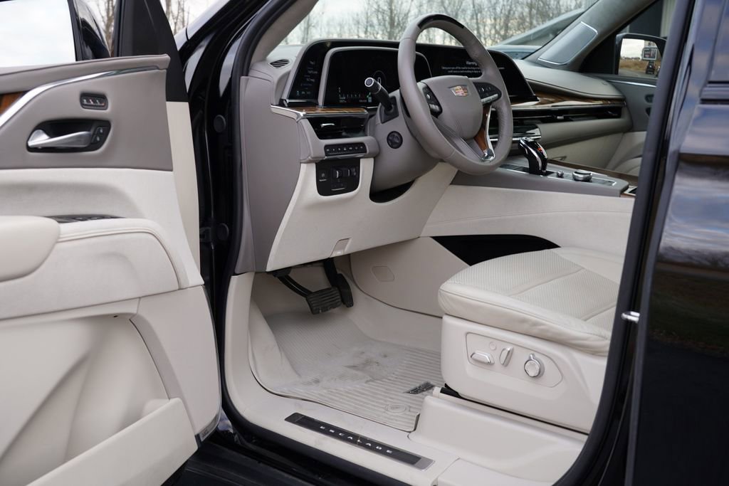 Used 2024 Cadillac Escalade ESV Sport Platinum w/ LPO, ONYX Package image 14