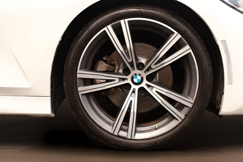 Used 2020 BMW 330i Sedan w/ M Sport Package RWD image 38