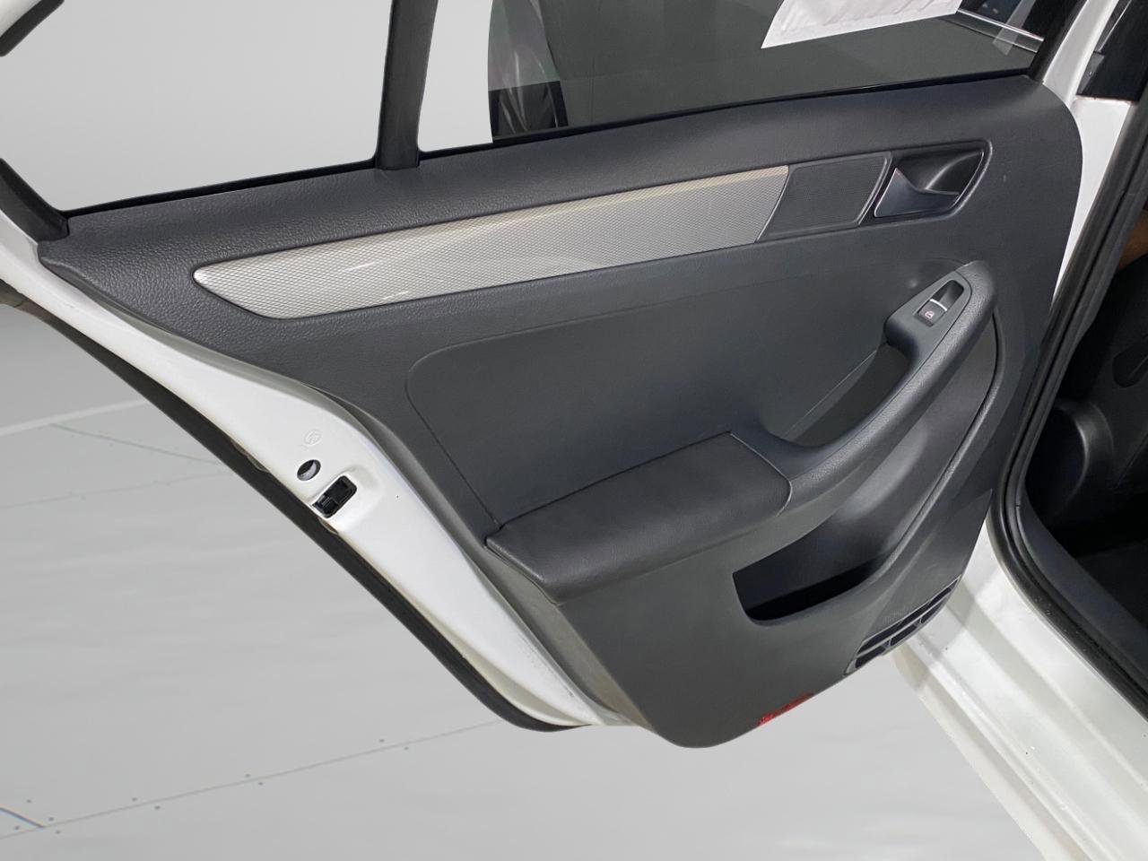 Used 2015 Volkswagen Jetta SE image 10