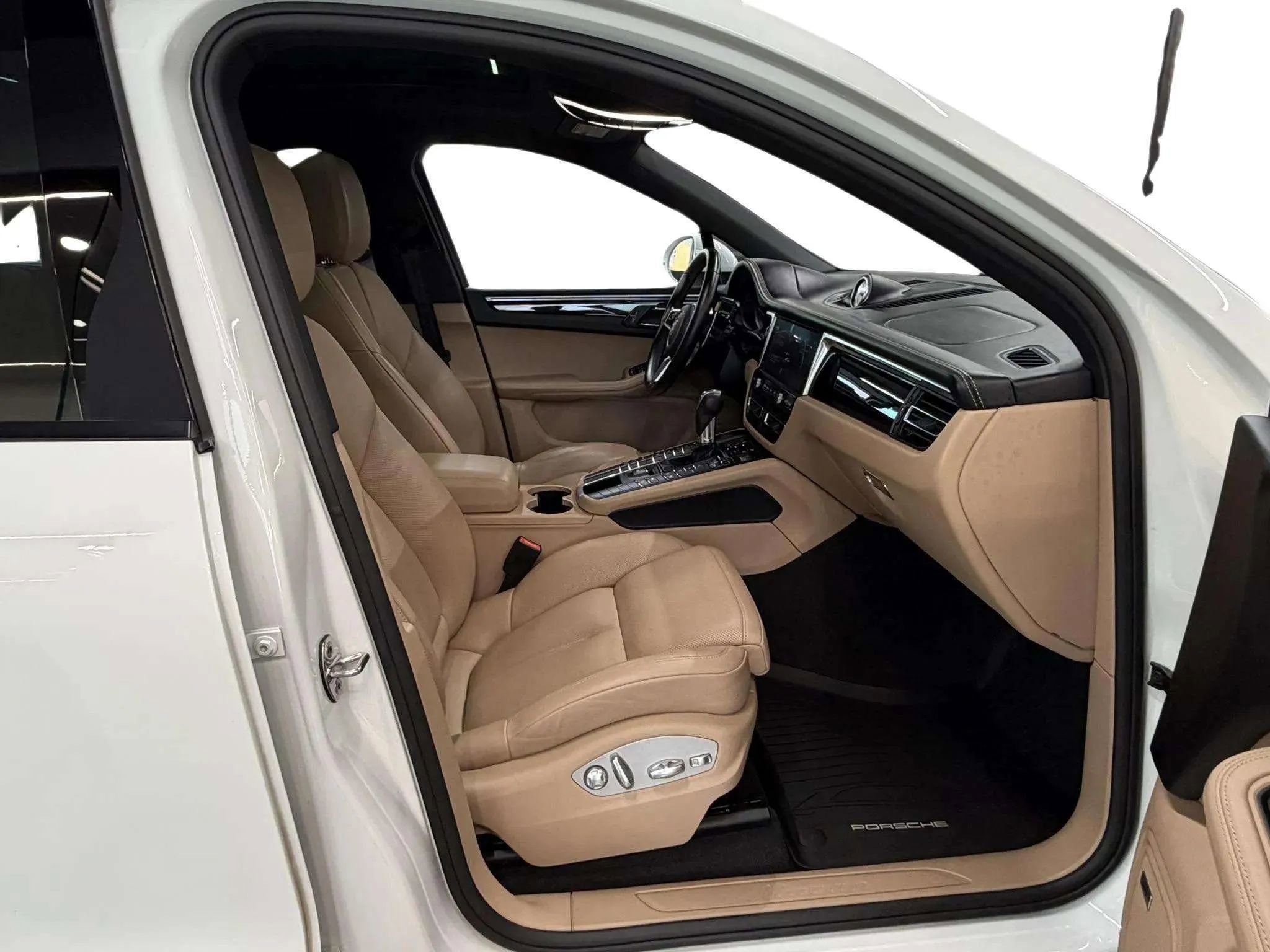 Used 2020 Porsche Macan Sport Edition image 11