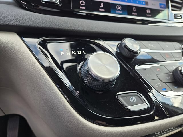 Used 2024 Chrysler Pacifica Touring-L FWD image 19
