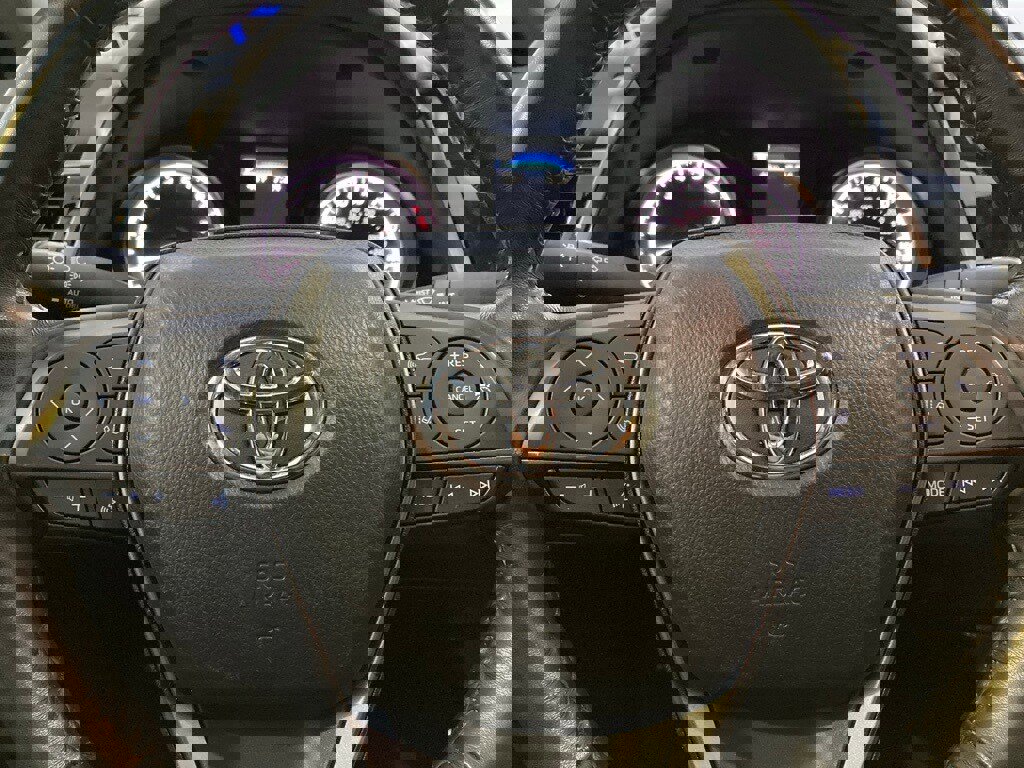 Used 2023 Toyota Camry SE image 19