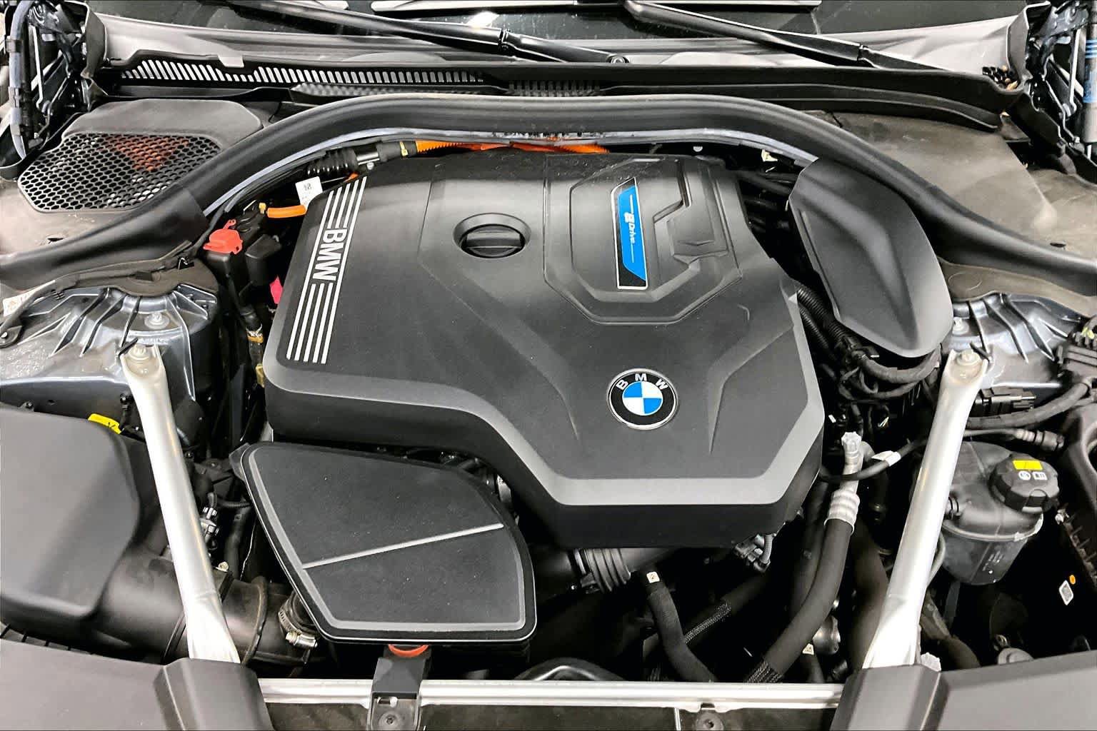 Used 2022 BMW 530e w/ Premium Package image 31
