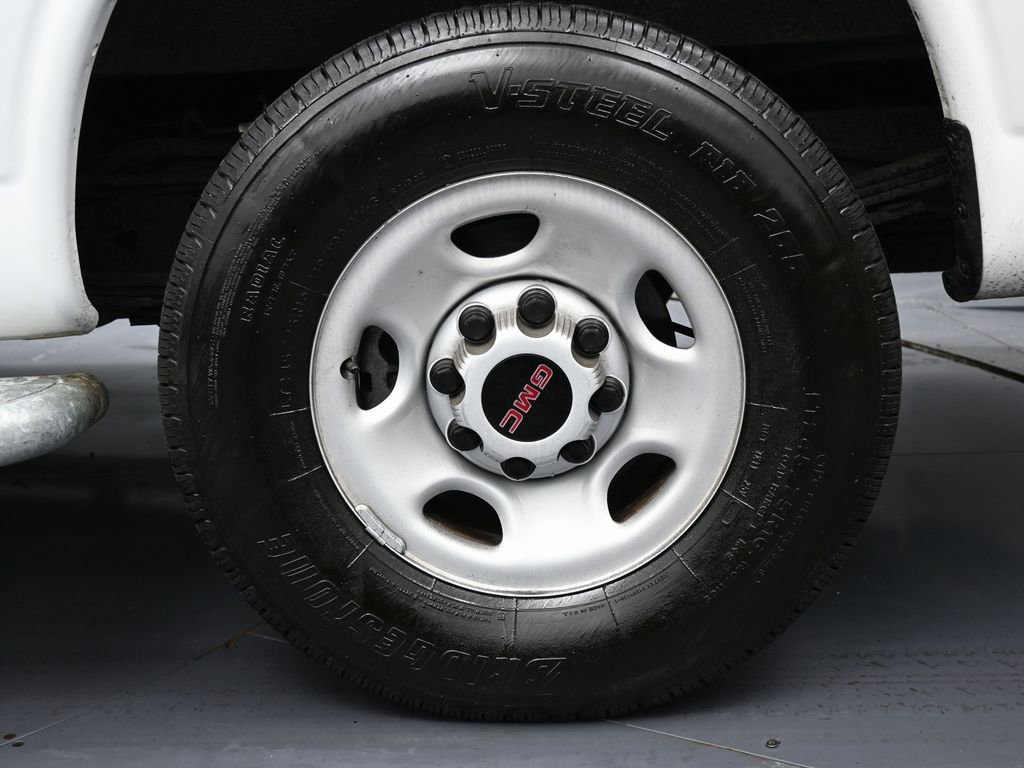 Used 2024 GMC Savana 2500 w/ Driver Convenience Package image 12
