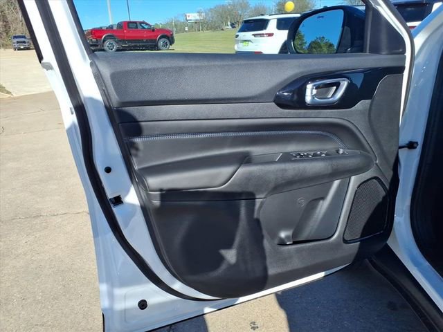 New 2026 Jeep Compass Latitude image 18