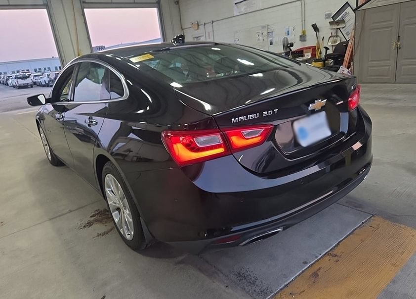 Used 2017 Chevrolet Malibu Premier w/ Driver Confidence Package FWD image 2