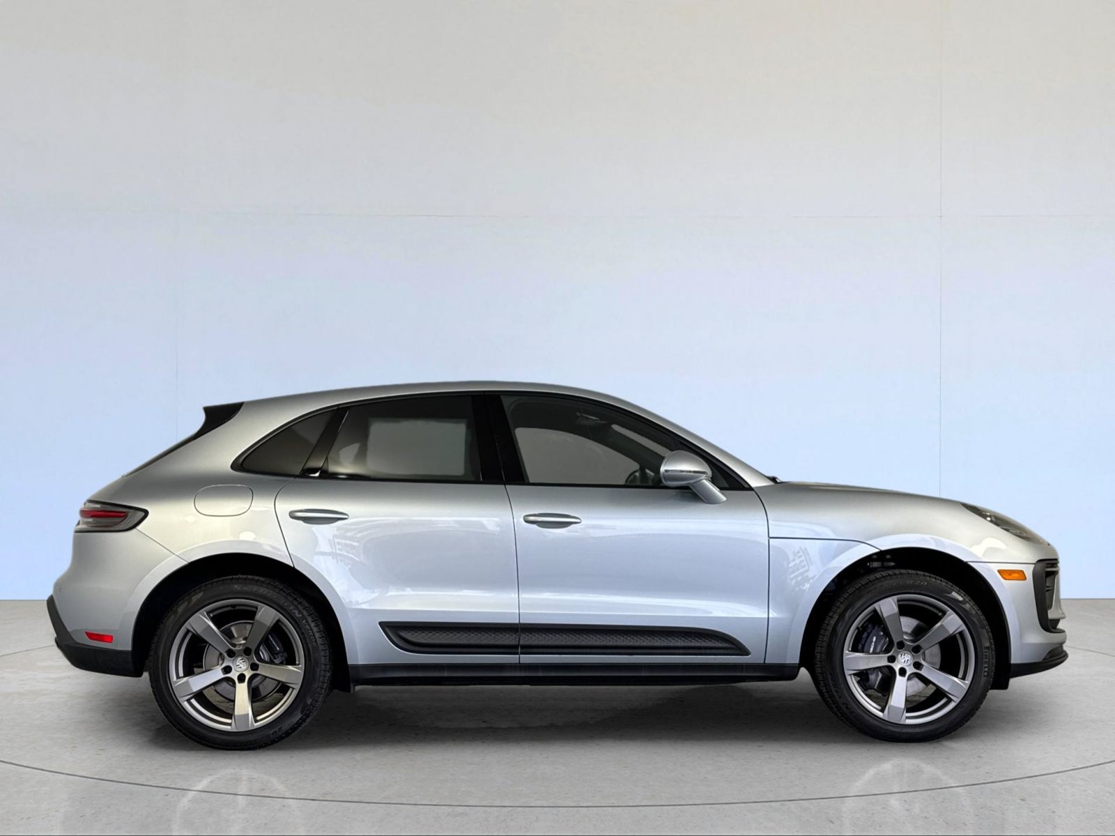 Certified 2026 Porsche Macan AWD/4WD image 9