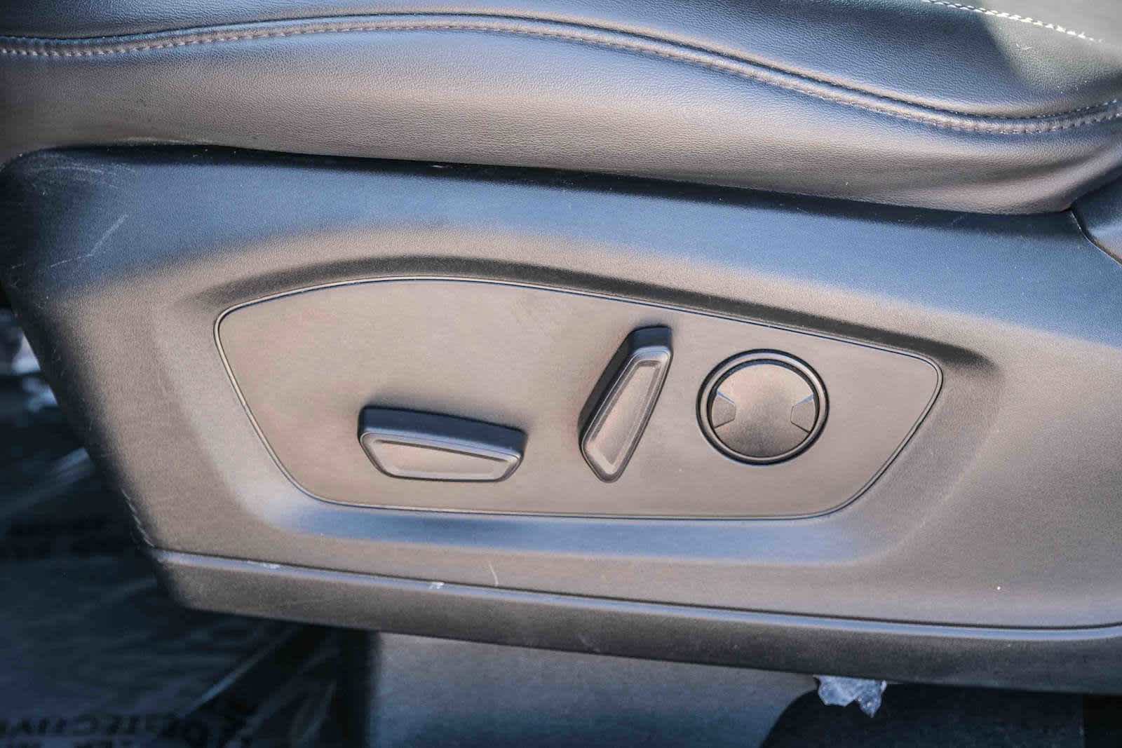 Used 2023 Ford Explorer XLT w/ Equipment Group 202A RWD image 24