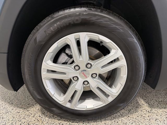 Used 2024 GMC Terrain SLE image 32