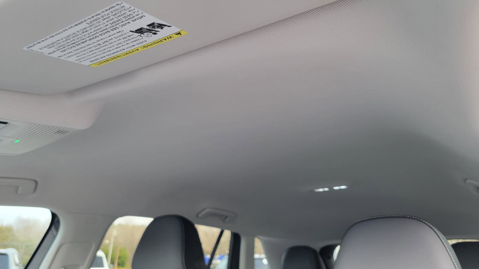 Used 2025 Volkswagen Tiguan SE image 32