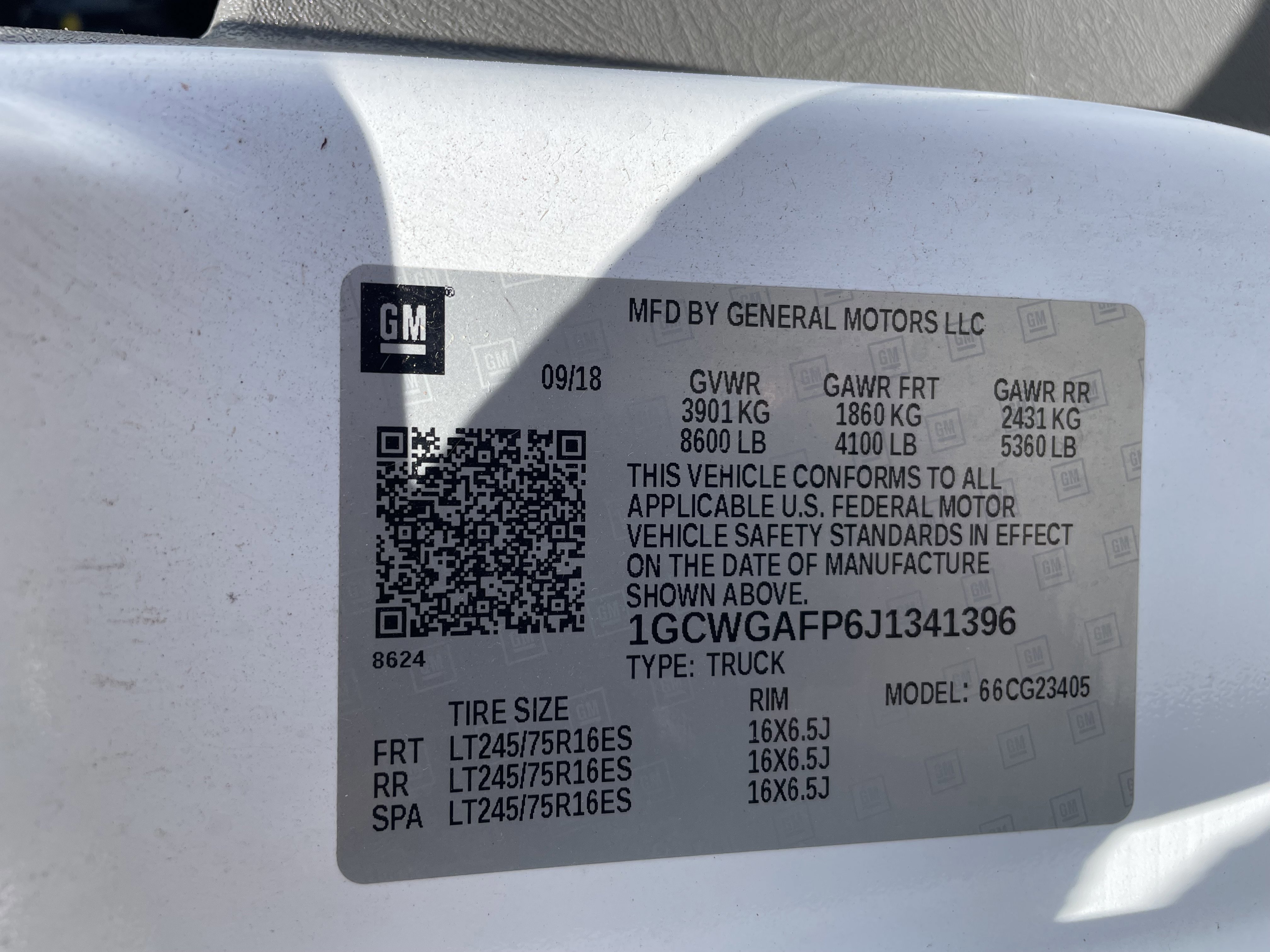 Used 2018 Chevrolet Express 2500 w/ Driver Convenience Package image 27