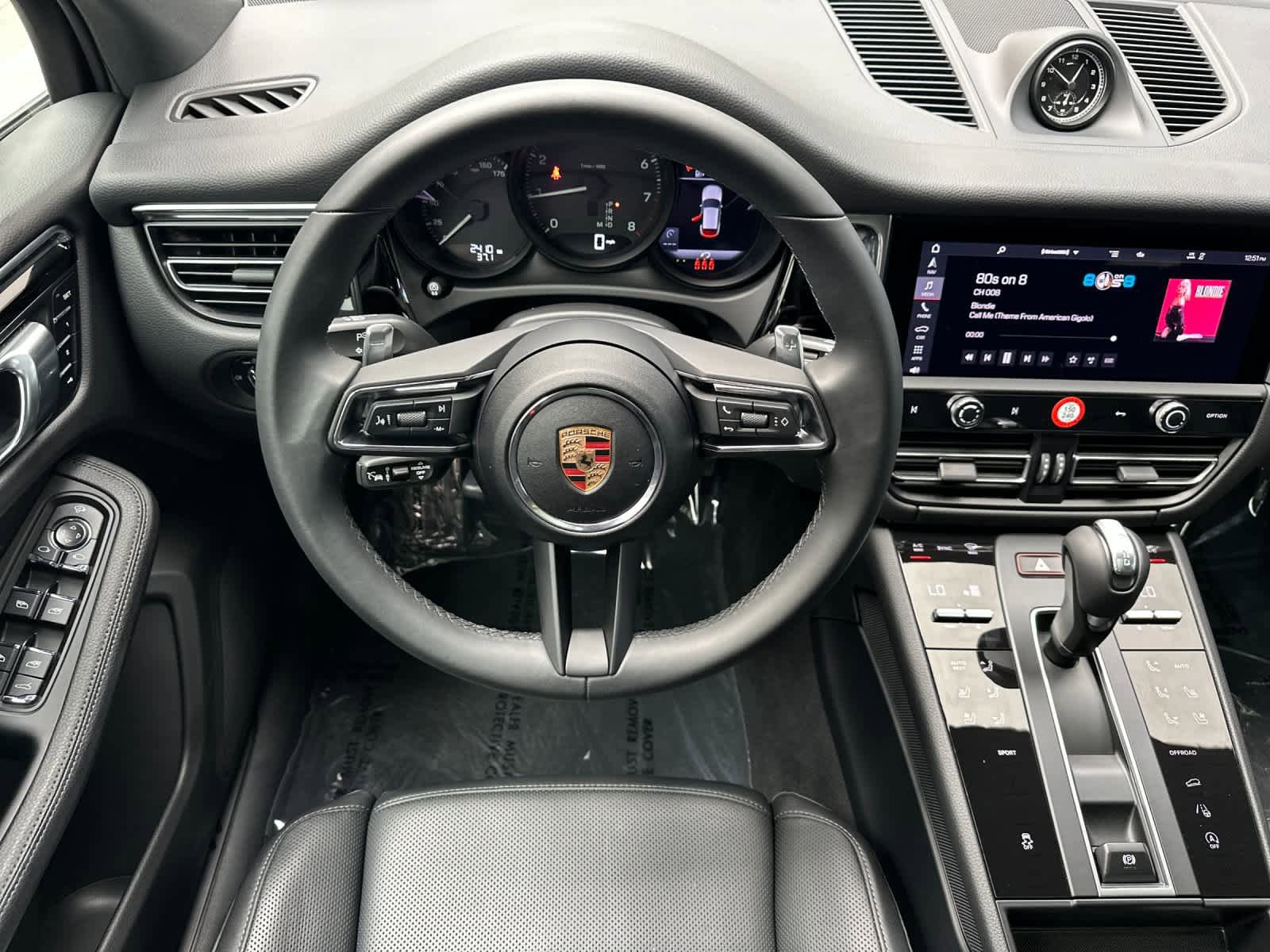 Certified 2025 Porsche Macan AWD/4WD image 15