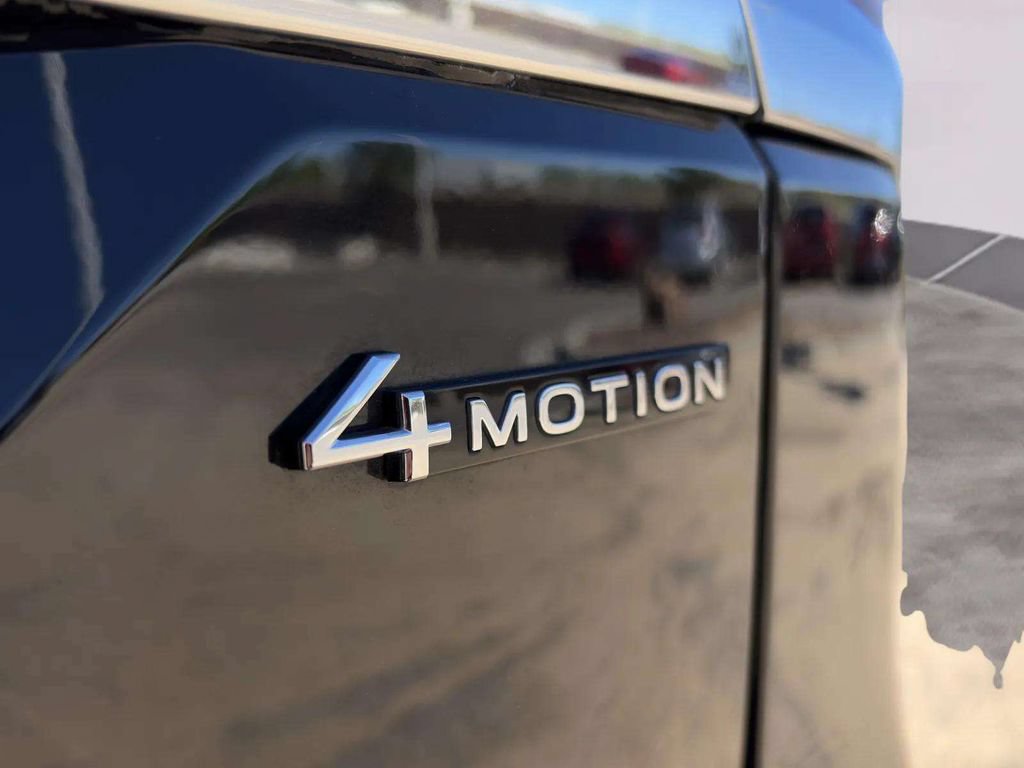 Used 2024 Volkswagen Atlas SEL AWD/4WD image 35