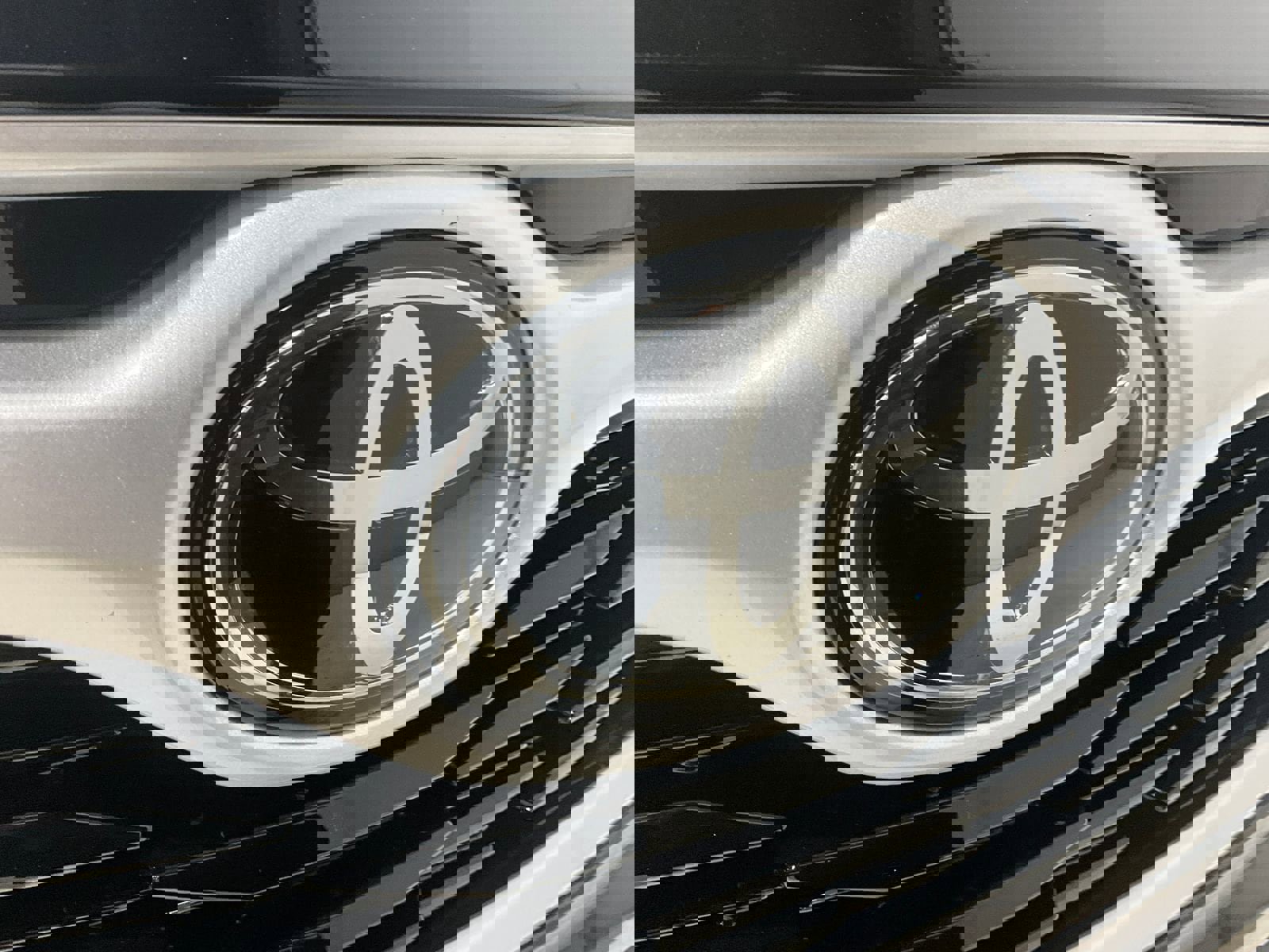 Used 2023 Toyota Highlander L image 28