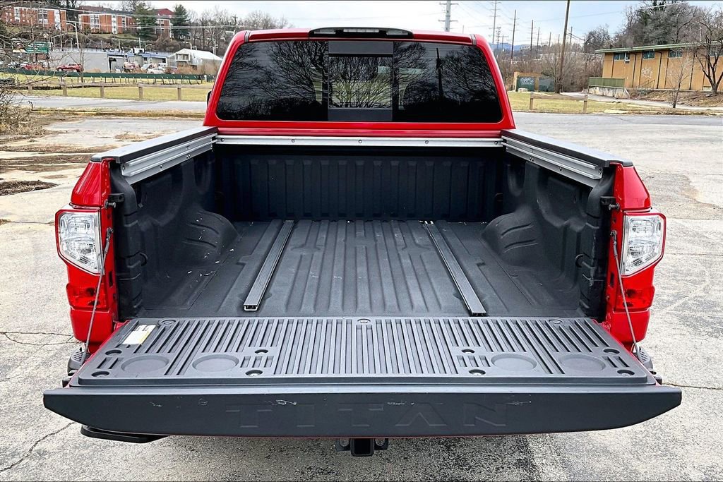 Used 2020 Nissan Titan SV w/ SV Convenience Package image 7