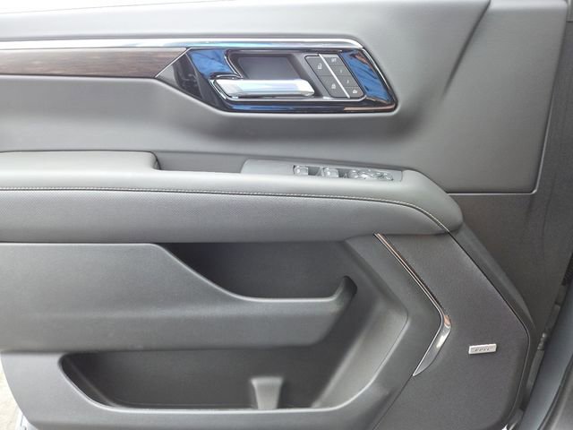 New 2025 Chevrolet Suburban Premier image 36