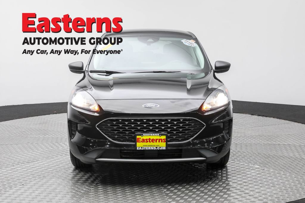 Used 2022 Ford Escape SE image 2