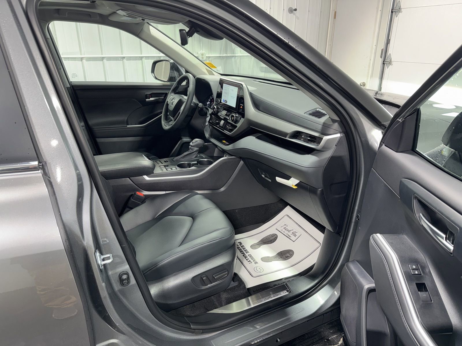 New 2026 Toyota Highlander XLE image 10