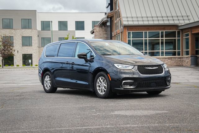 Used 2023 Chrysler Pacifica Touring-L