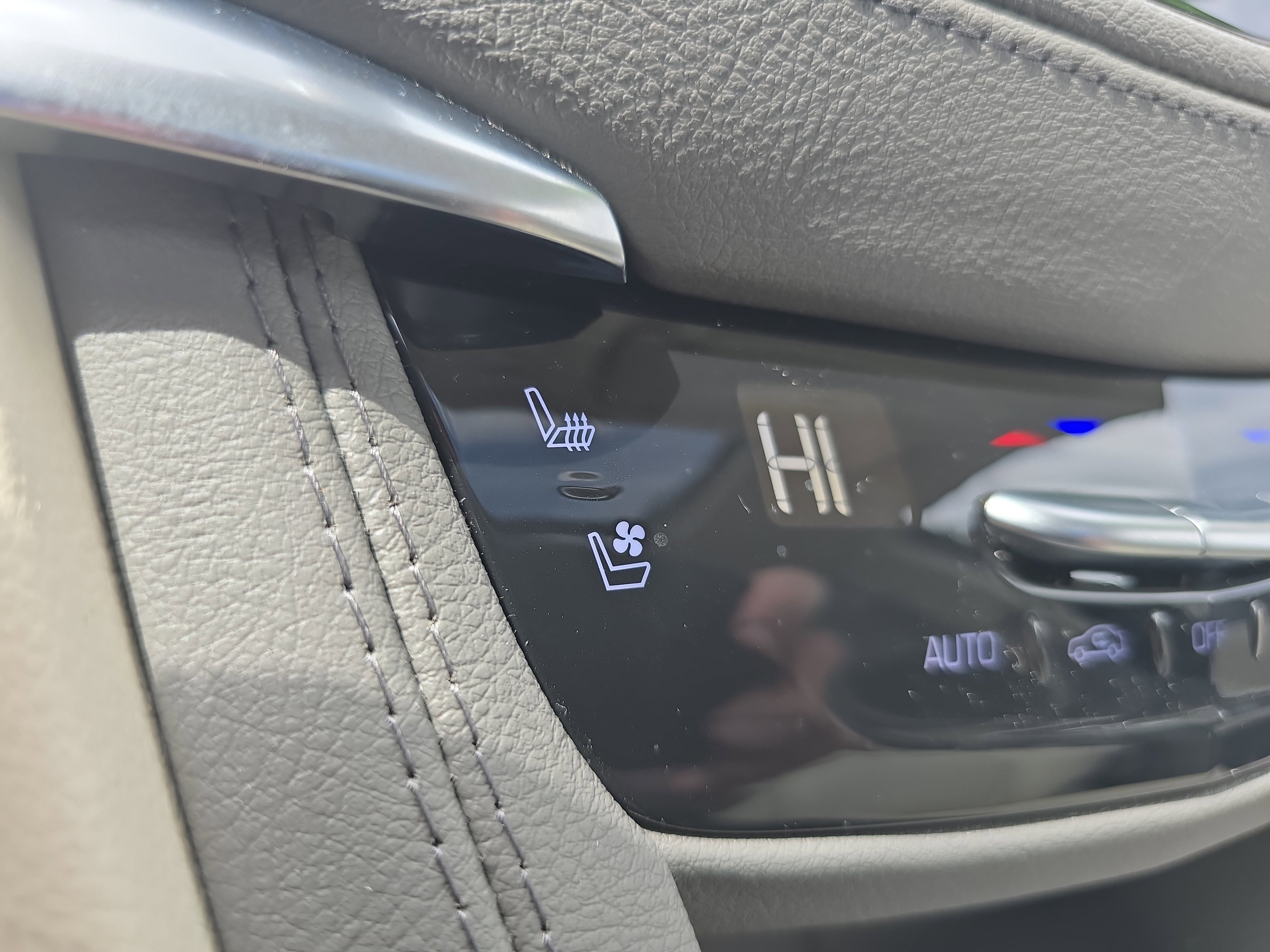 Used 2025 Cadillac XT5 Premium Luxury w/ Technology Package AWD/4WD image 26