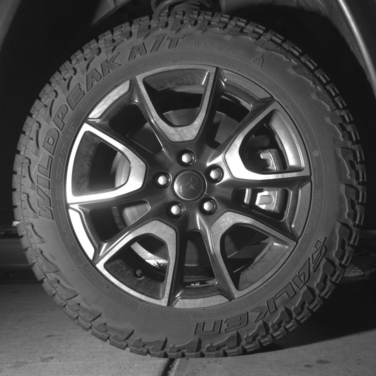 Used 2025 Jeep Compass Trailhawk image 13