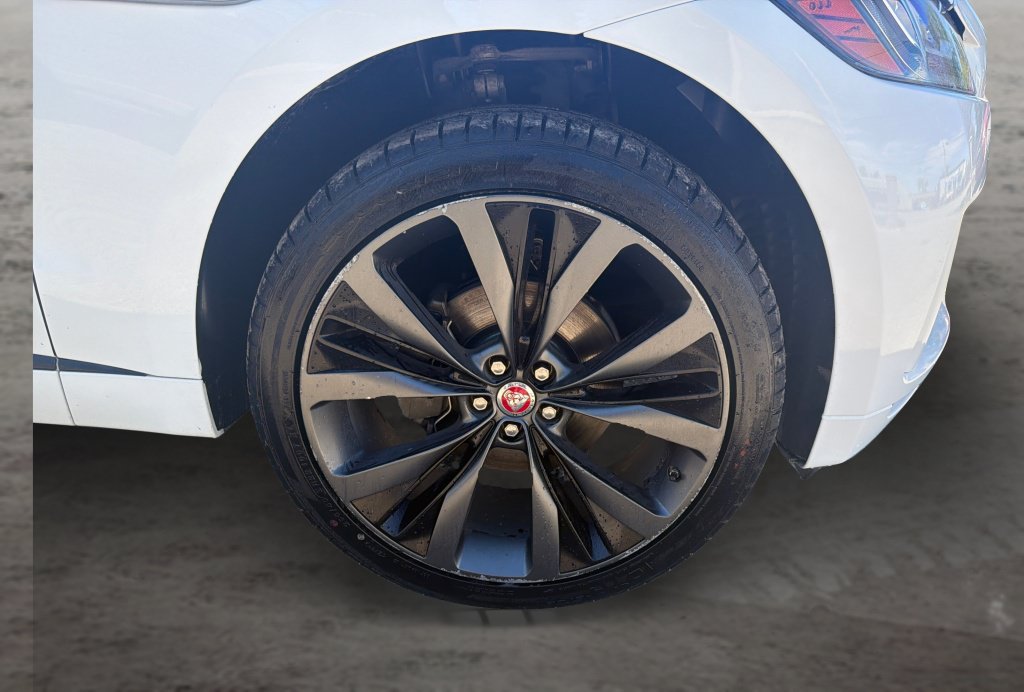 Used 2020 Jaguar F-PACE R-Sport AWD/4WD image 17