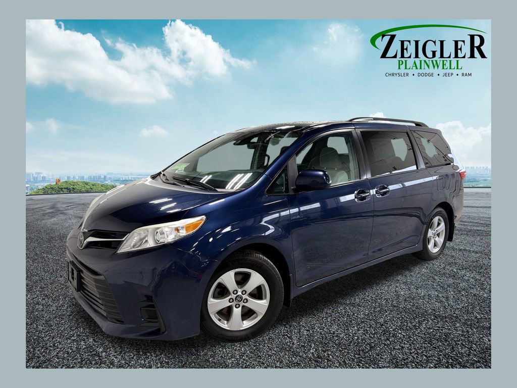 Used 2019 Toyota Sienna LE image 1