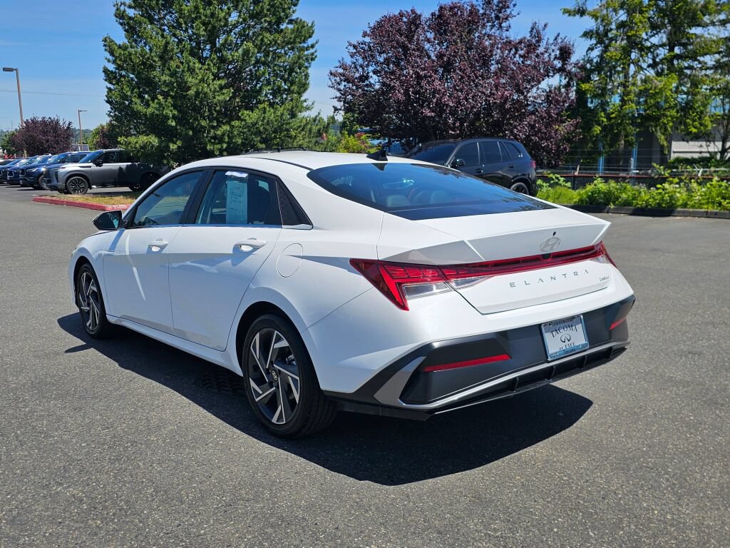 Used 2025 Hyundai Elantra Limited FWD image 5