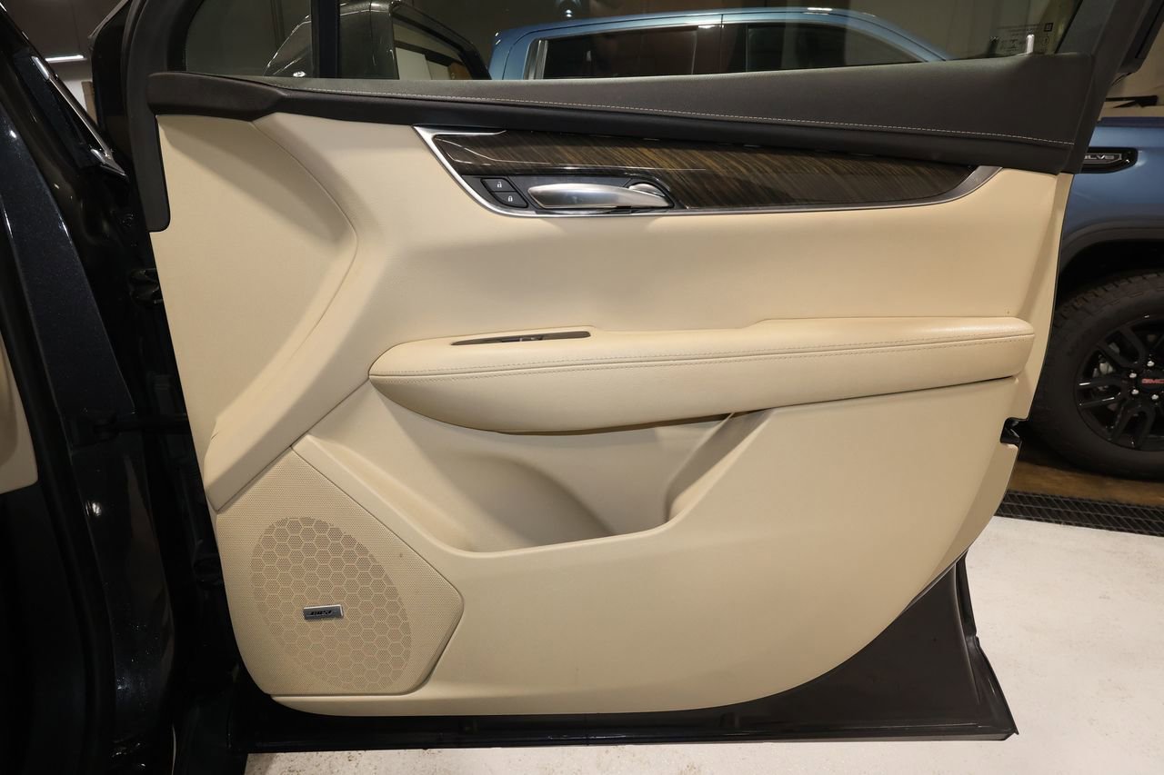 Used 2019 Cadillac XT5 FWD image 18