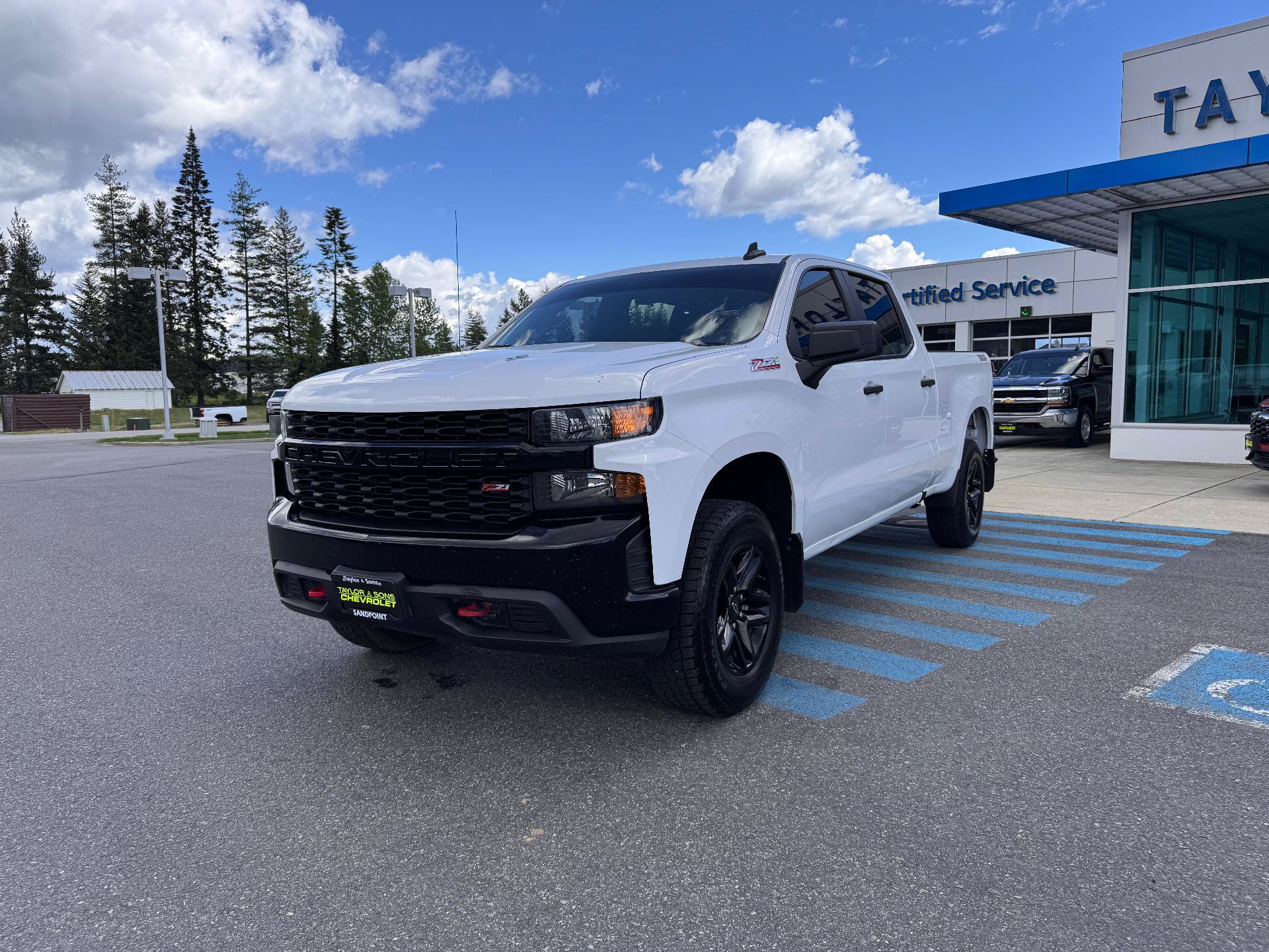Used 2022 Chevrolet Silverado 1500 Custom Trail Boss AWD/4WD image 3