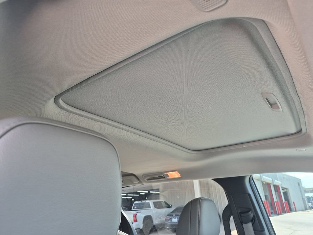 Certified 2025 Toyota Sienna XLE FWD image 18
