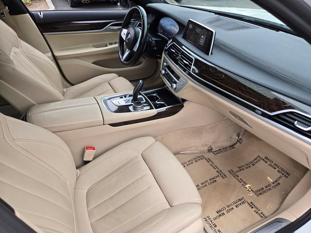 Used 2021 BMW 740i w/ M Sport Package RWD image 21
