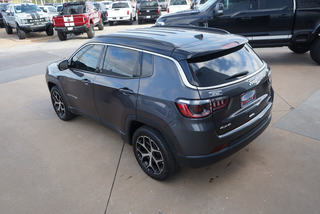 Used 2024 Jeep Compass Limited AWD/4WD image 13