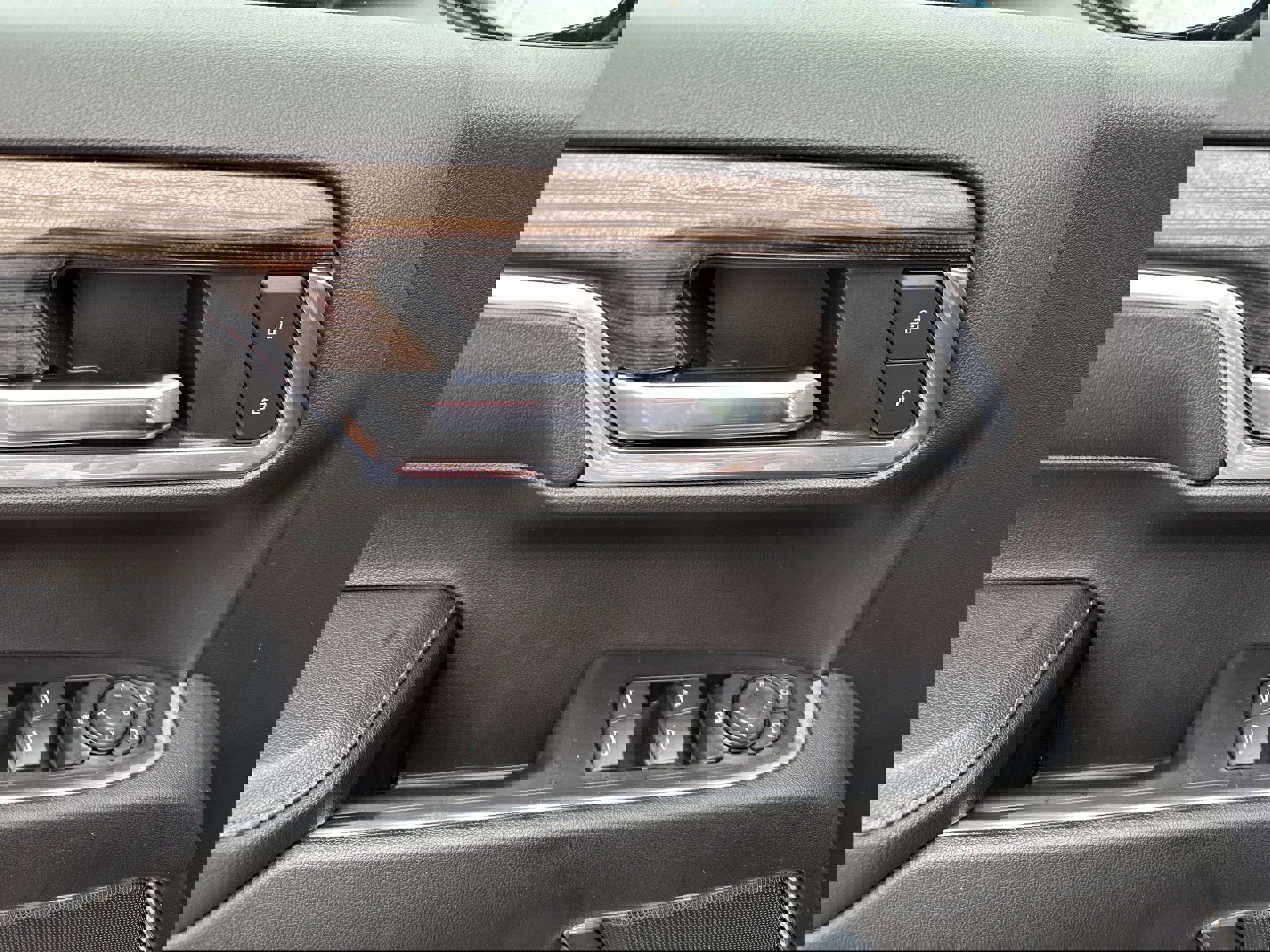 Used 2024 Chevrolet Silverado 1500 RST image 8