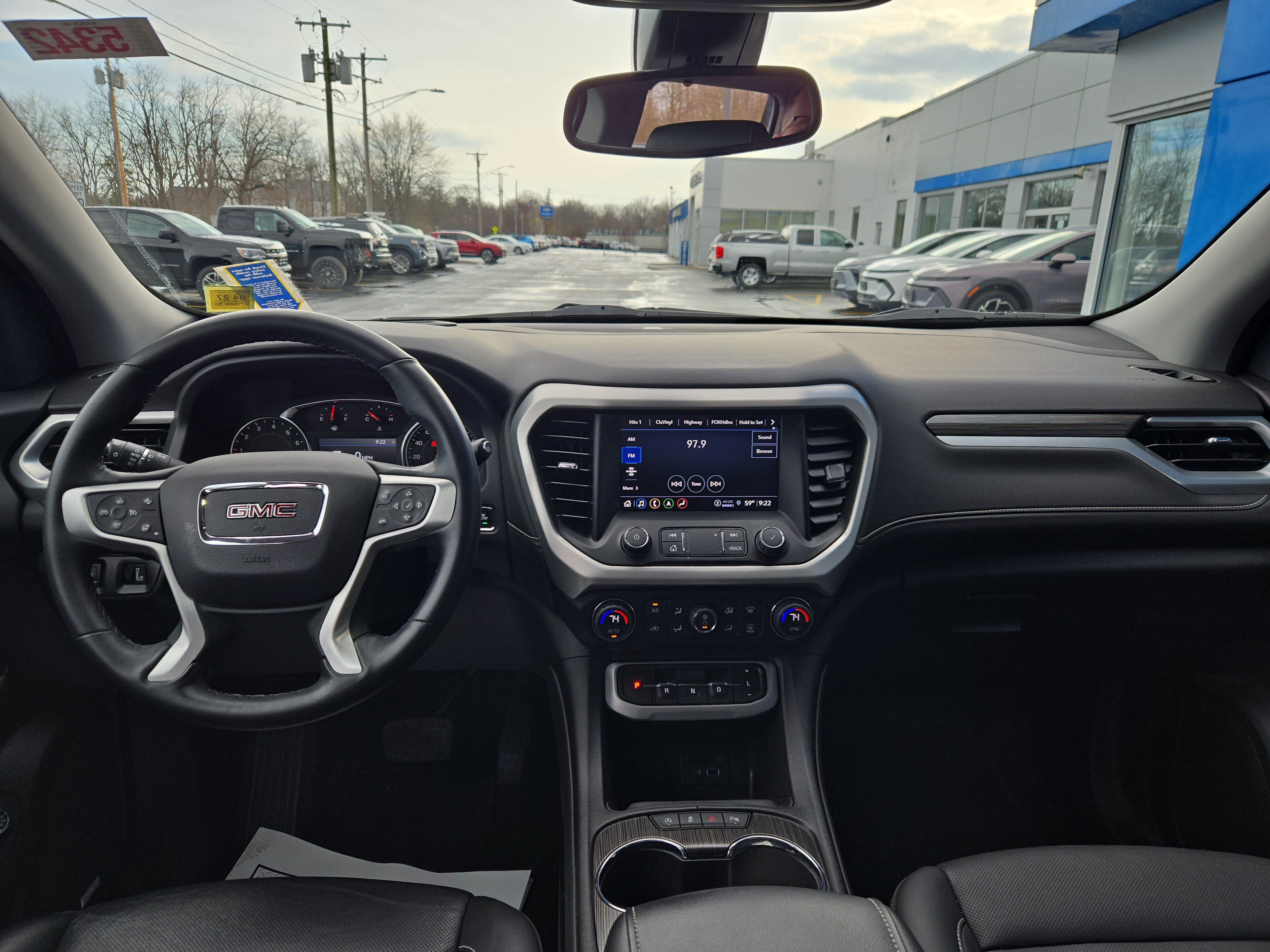 Used 2023 GMC Acadia SLT w/ Preferred Package image 3