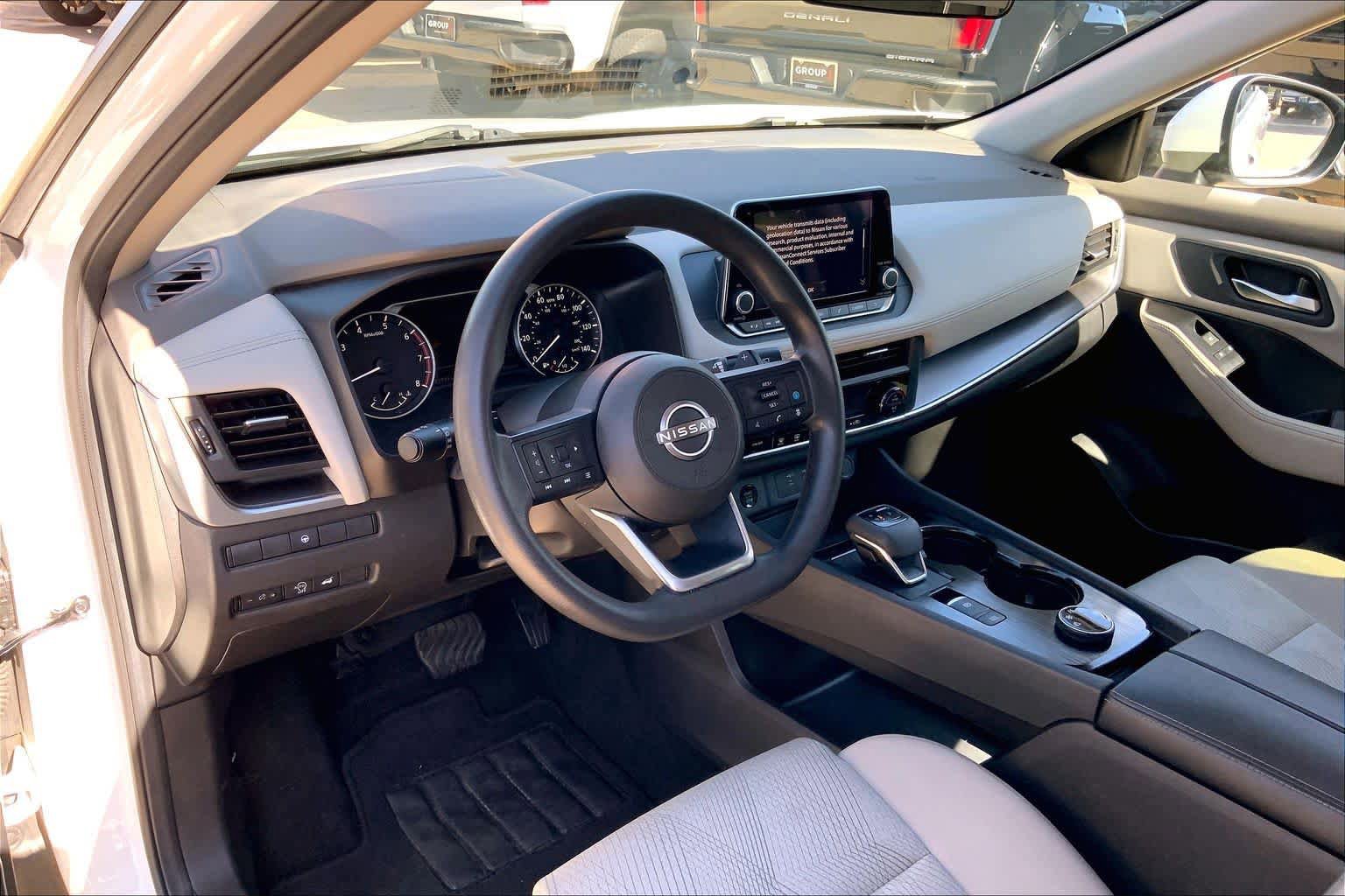 Used 2024 Nissan Rogue SV AWD/4WD image 16