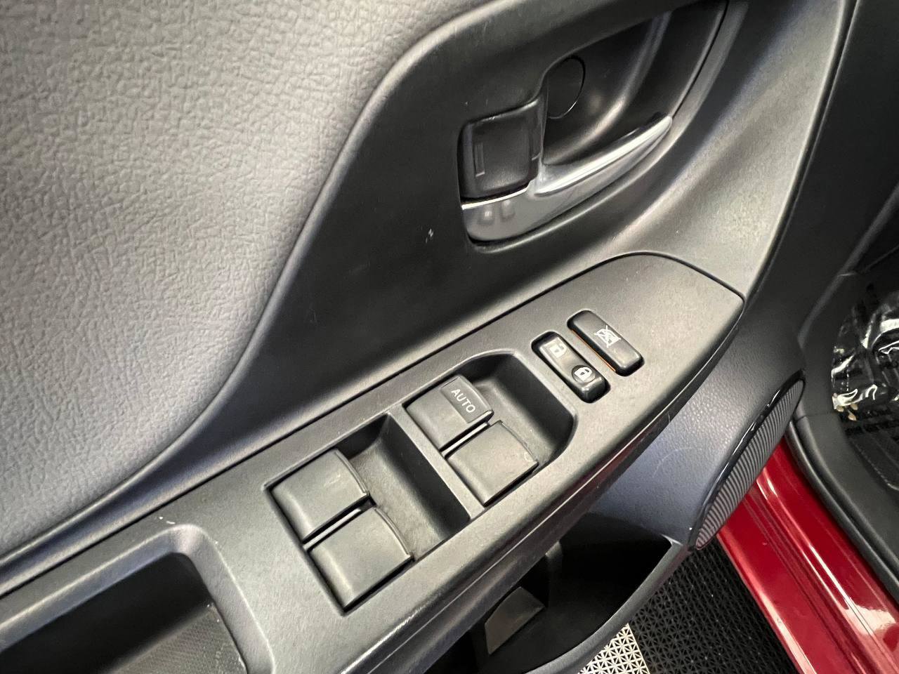 Used 2018 Toyota Yaris LE image 24