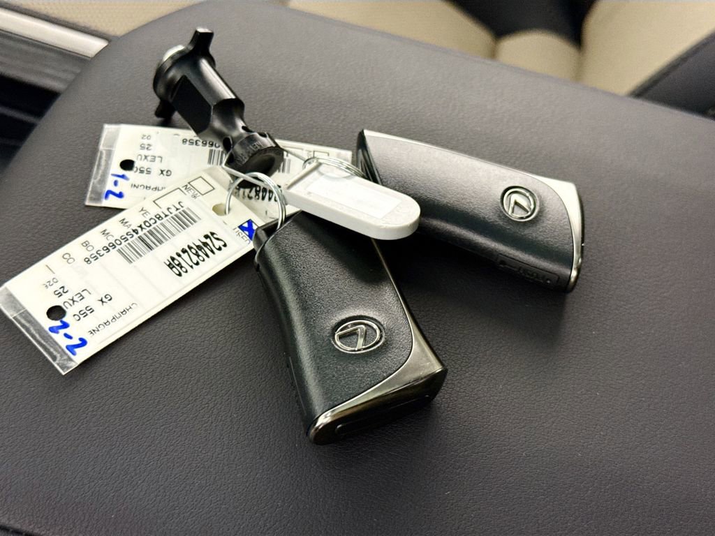 Used 2025 Lexus GX 550 image 17