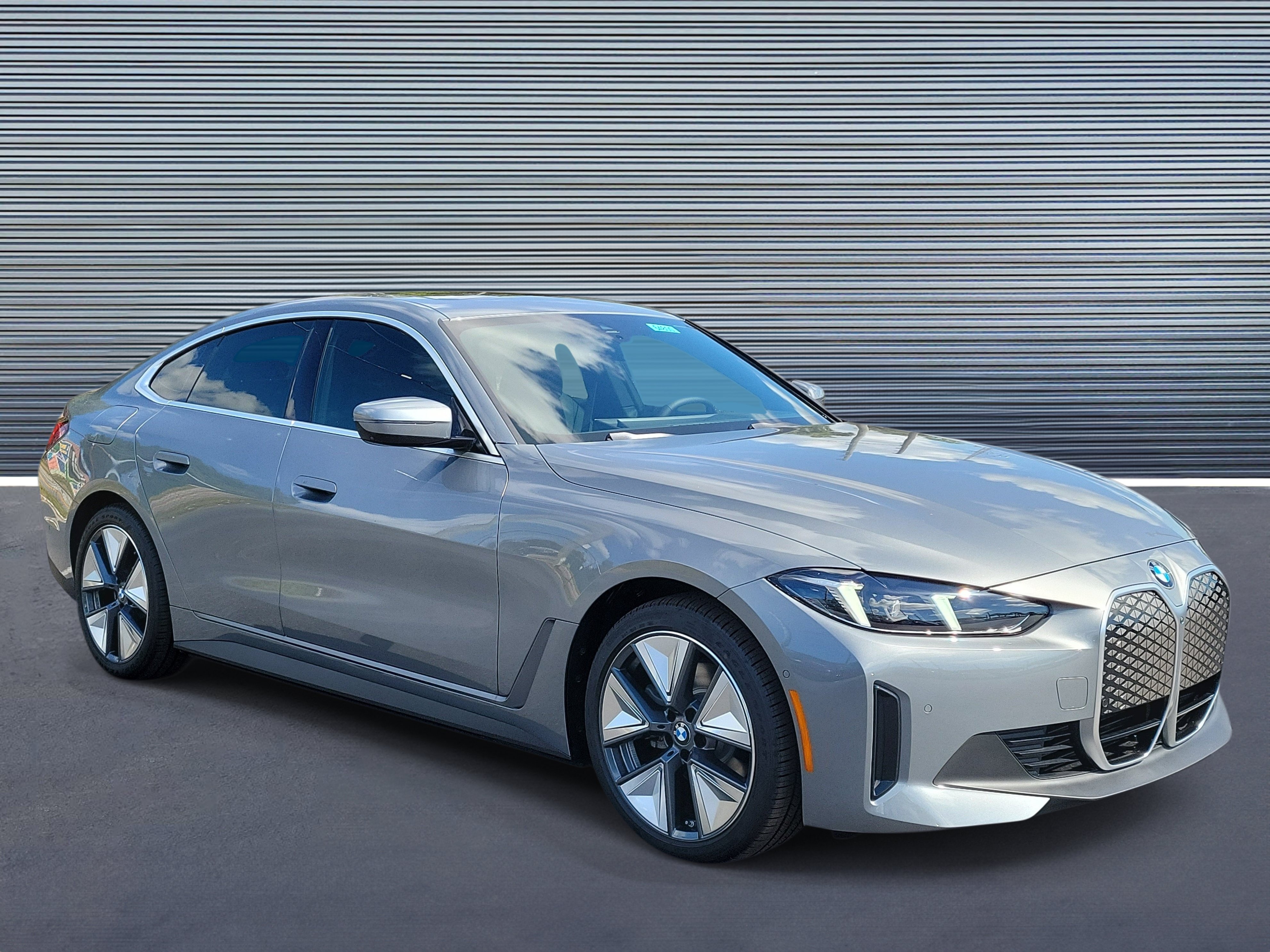 New 2026 BMW i4 eDrive40 w/ Premium Package RWD video 2